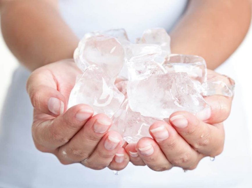 Лед поможет обезболить нежные участки кожи