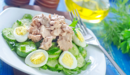 Очень вкусный салат с печенью трески: ТОП-7 пошаговых рецептов с ФОТО
